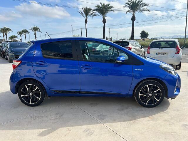 TOYOTA YARIS ADVANCE 1.5 HYBRID AUTO SPANISH LHD IN SPAIN 35000 MILES 2017